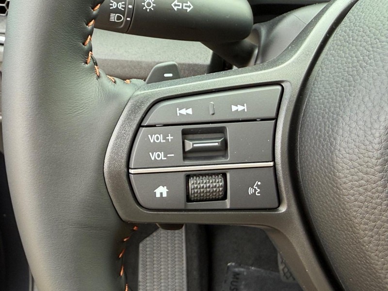 Honda CR-V Hybrid Vehicle Image 11