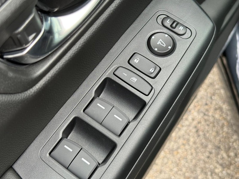 Honda CR-V Hybrid Vehicle Image 15