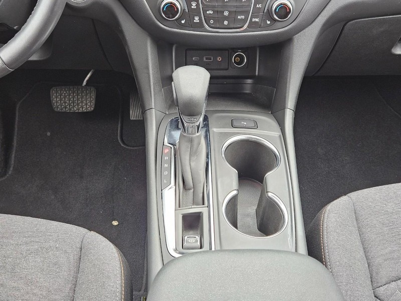 Chevrolet Equinox Vehicle Image 12