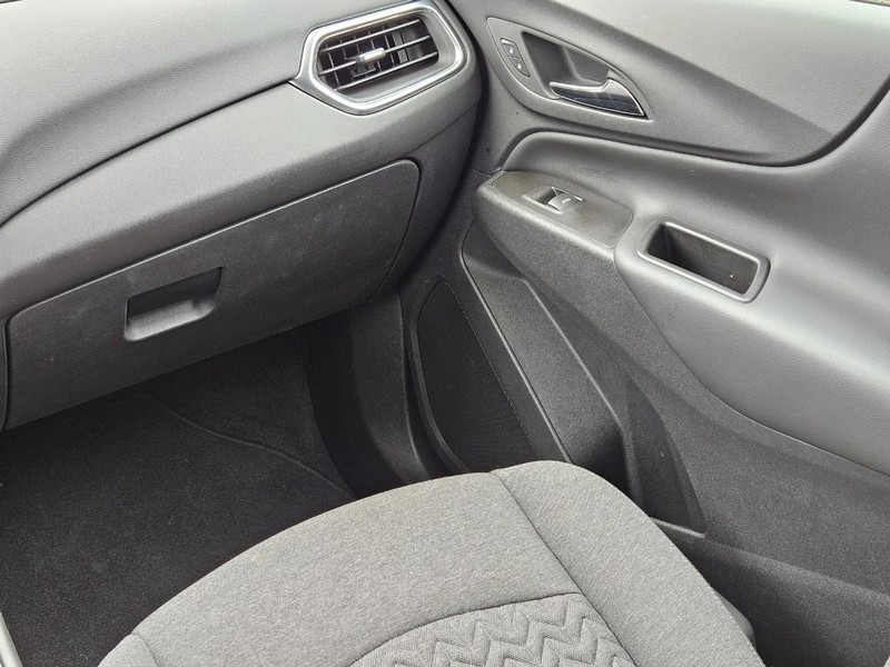 Chevrolet Equinox Vehicle Image 14