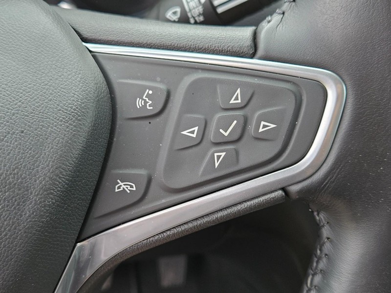 Chevrolet Equinox Vehicle Image 16