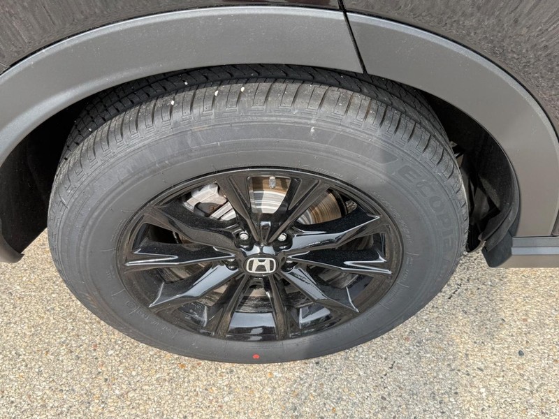 Honda CR-V Hybrid Vehicle Image 4