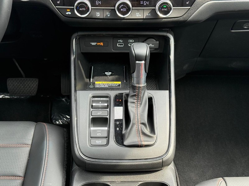 Honda CR-V Hybrid Vehicle Image 8