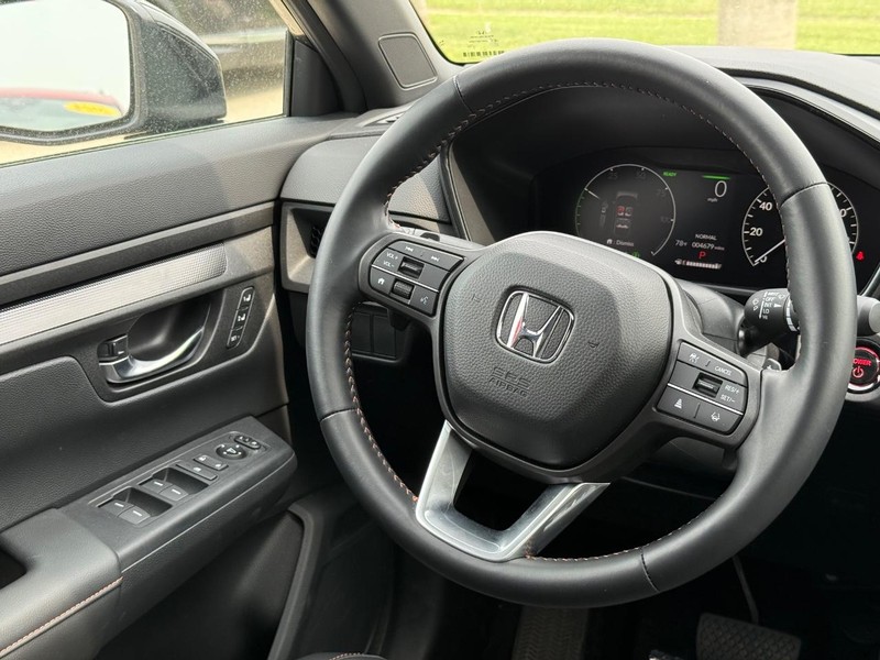 Honda CR-V Hybrid Vehicle Image 9