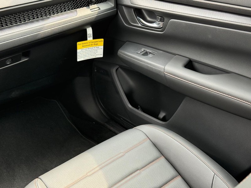 Honda CR-V Hybrid Vehicle Image 10