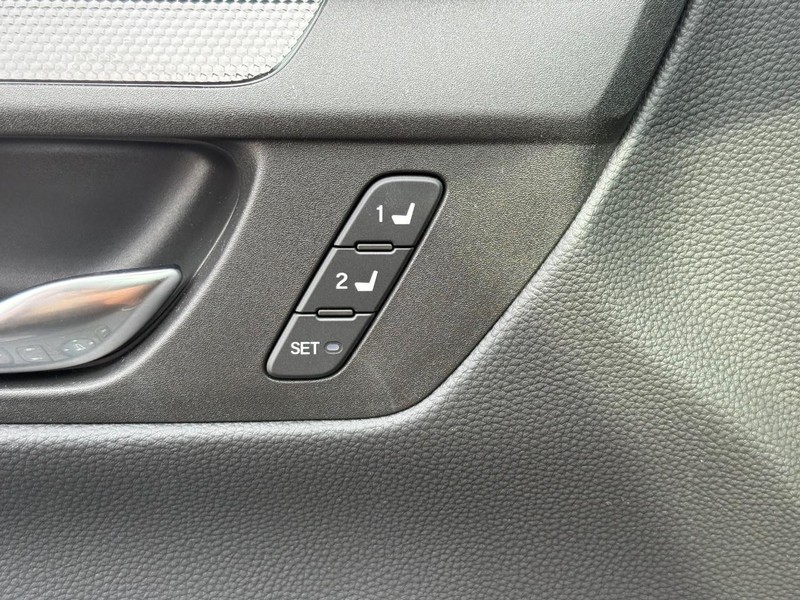 Honda CR-V Hybrid Vehicle Image 11