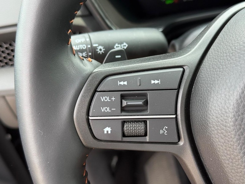 Honda CR-V Hybrid Vehicle Image 12