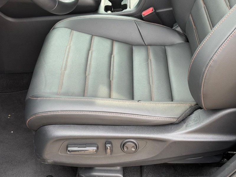Honda CR-V Hybrid Vehicle Image 18