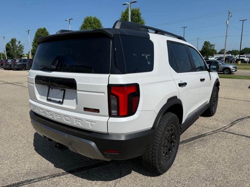 Honda Passport Vehicle Image 3