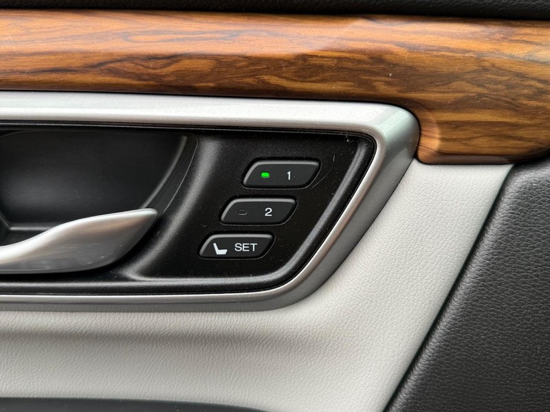Honda CR-V Vehicle Image 16