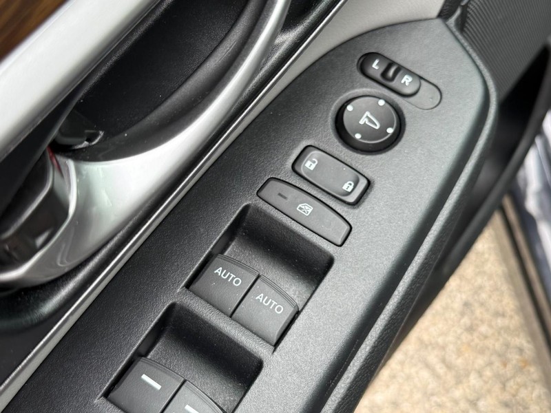 Honda CR-V Vehicle Image 22