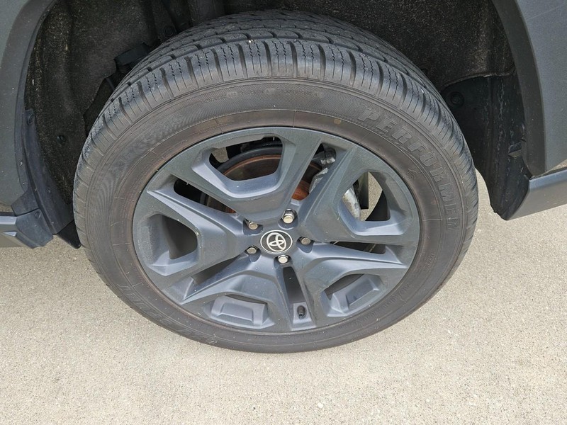 Toyota RAV4 Vehicle Image 6