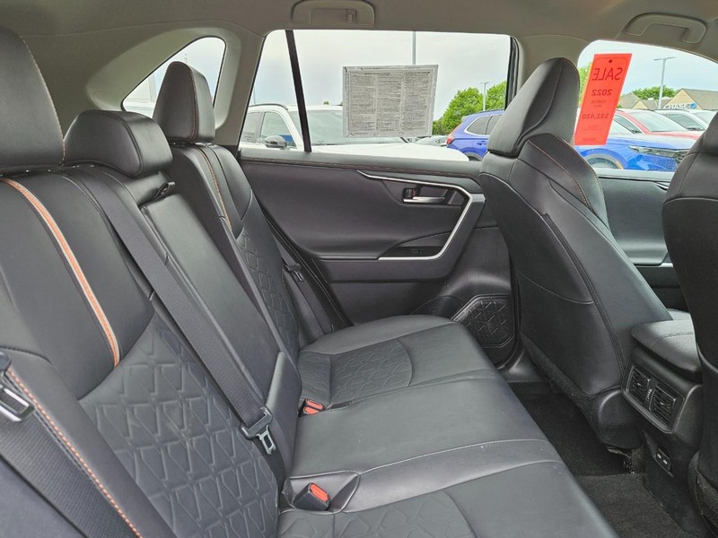 Toyota RAV4 Vehicle Image 9