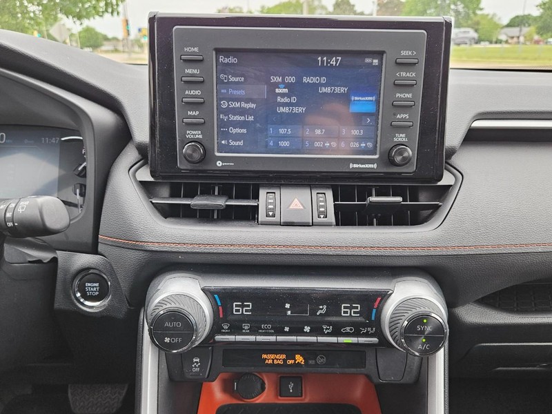 Toyota RAV4 Vehicle Image 11
