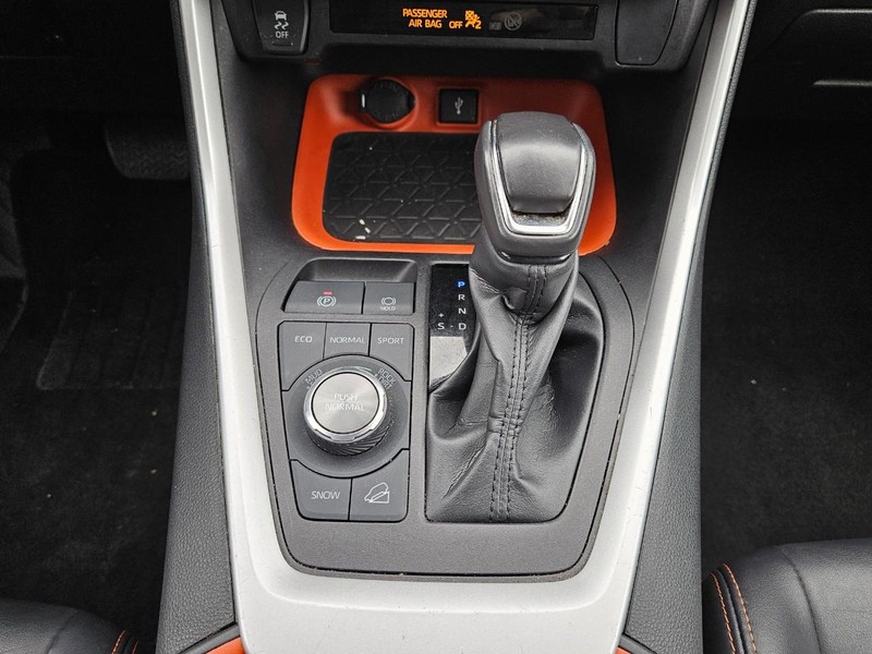 Toyota RAV4 Vehicle Image 12