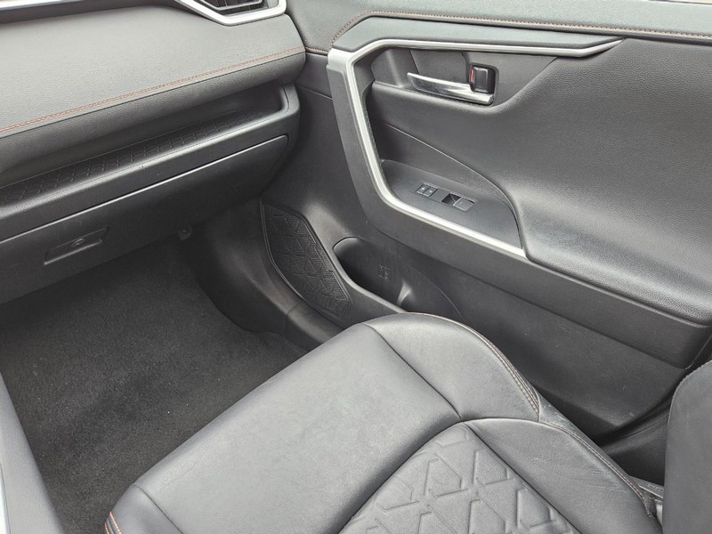 Toyota RAV4 Vehicle Image 14