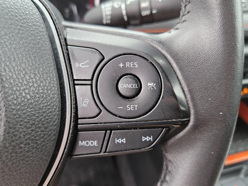 Toyota RAV4 Vehicle Image 16