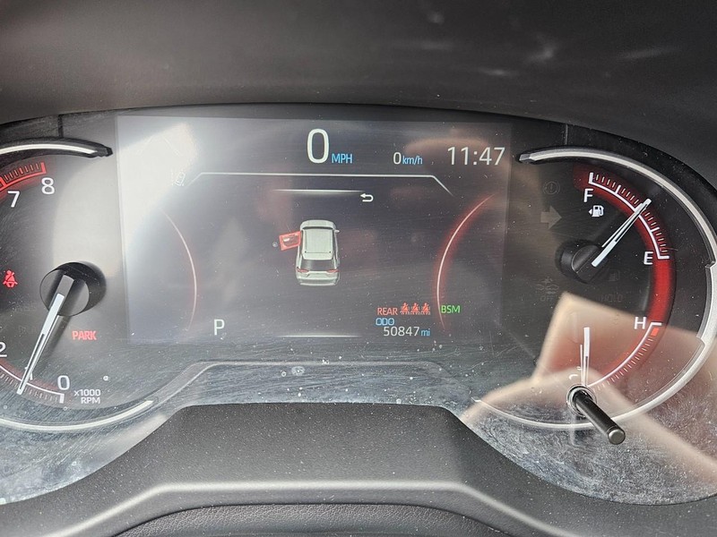 Toyota RAV4 Vehicle Image 17