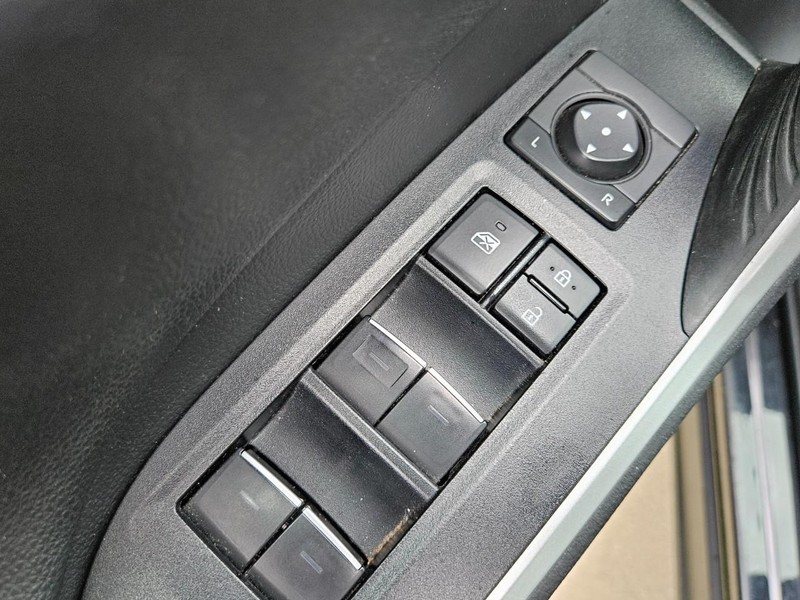 Toyota RAV4 Vehicle Image 19