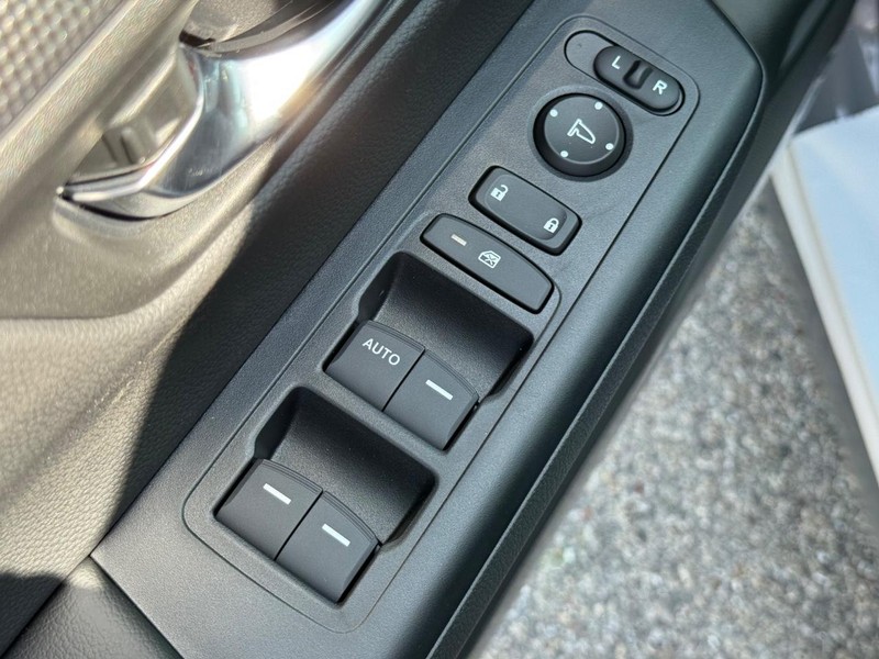 Honda CR-V Vehicle Image 14