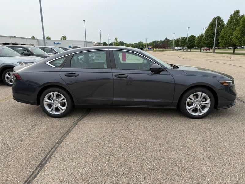 Honda Accord Sedan Vehicle Image 2