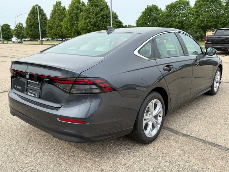 Honda Accord Sedan Vehicle Image 3