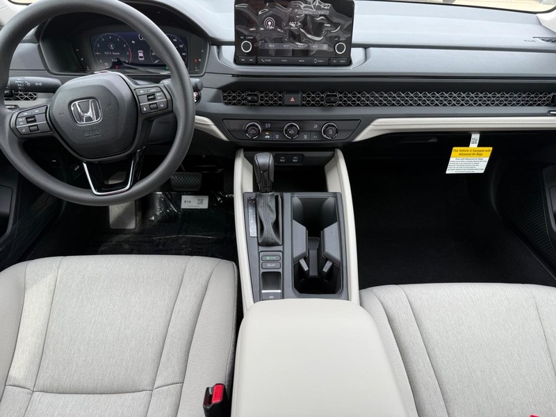 Honda Accord Sedan Vehicle Image 6