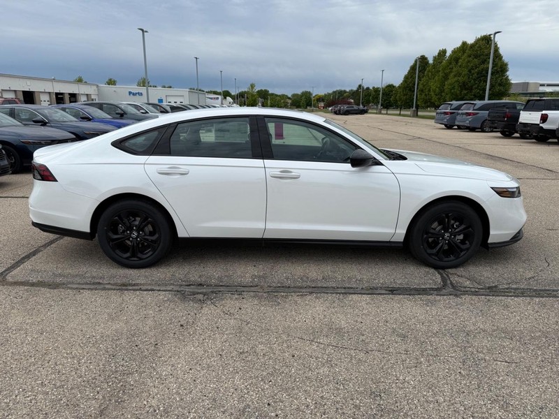 Honda Accord Sedan Vehicle Image 2