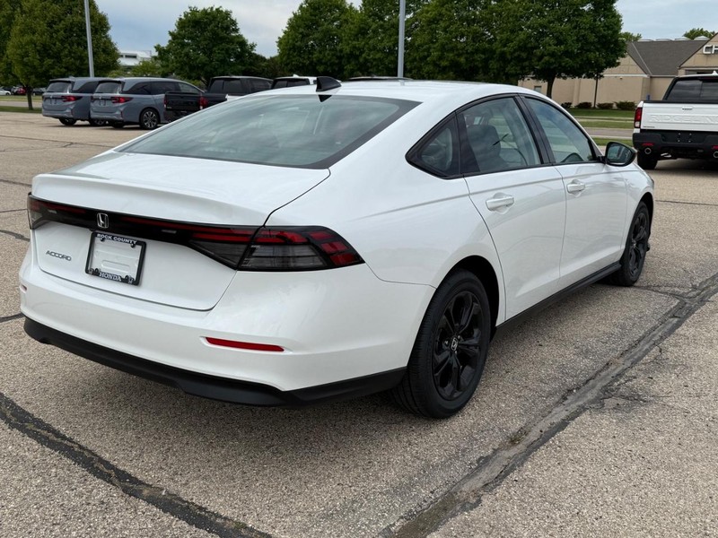 Honda Accord Sedan Vehicle Image 3