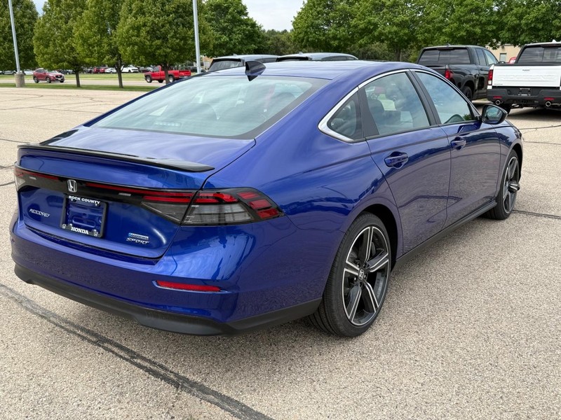 Honda Accord Hybrid Vehicle Image 3