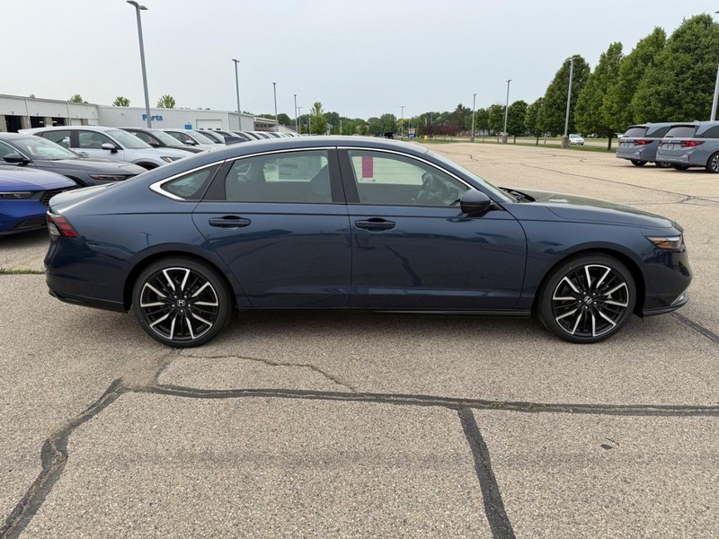 Honda Accord Hybrid Vehicle Image 2
