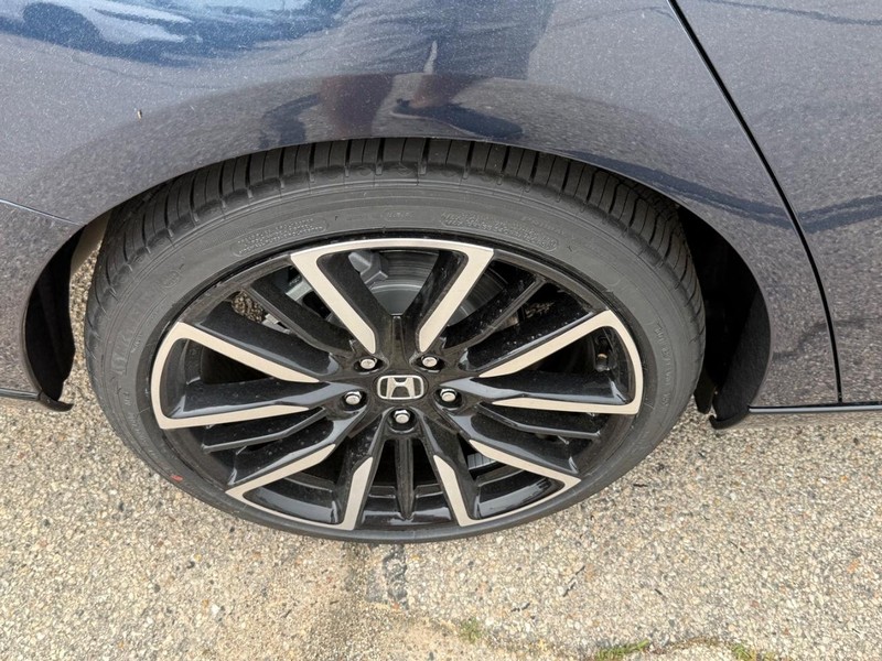 Honda Accord Hybrid Vehicle Image 4