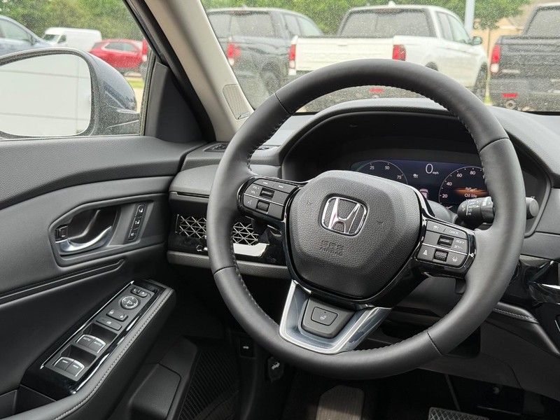 Honda Accord Hybrid Vehicle Image 9