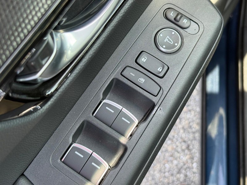 Honda CR-V Vehicle Image 21