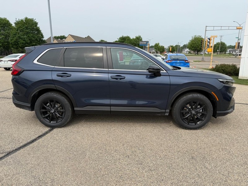 Honda CR-V Hybrid Vehicle Image 2