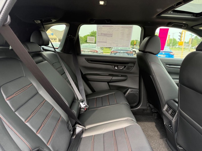 Honda CR-V Hybrid Vehicle Image 5