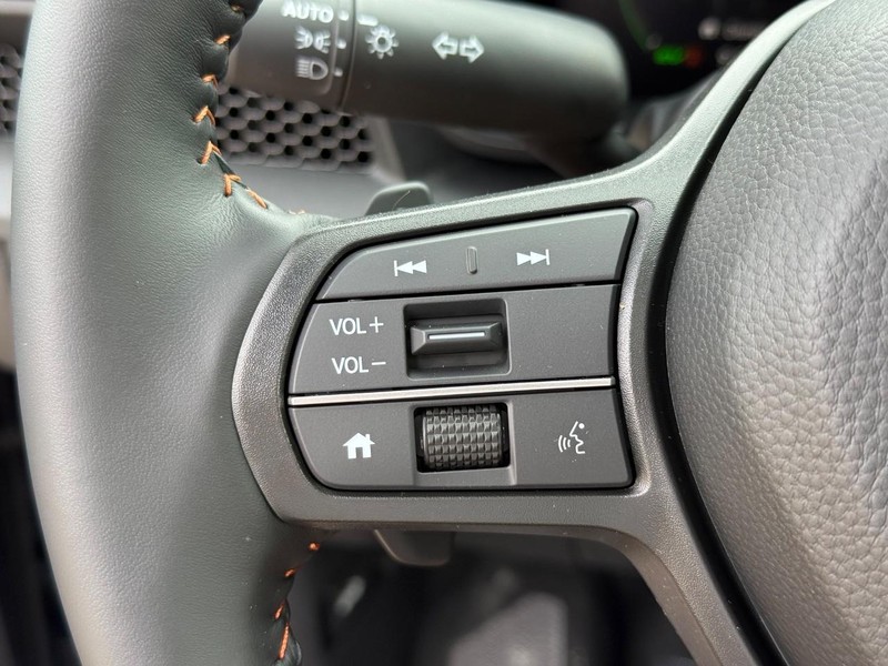 Honda CR-V Hybrid Vehicle Image 12