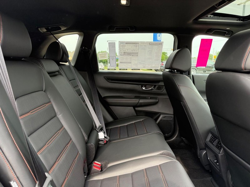 Honda CR-V Hybrid Vehicle Image 5