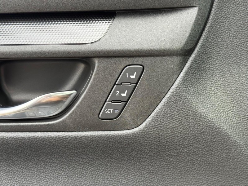 Honda CR-V Hybrid Vehicle Image 11