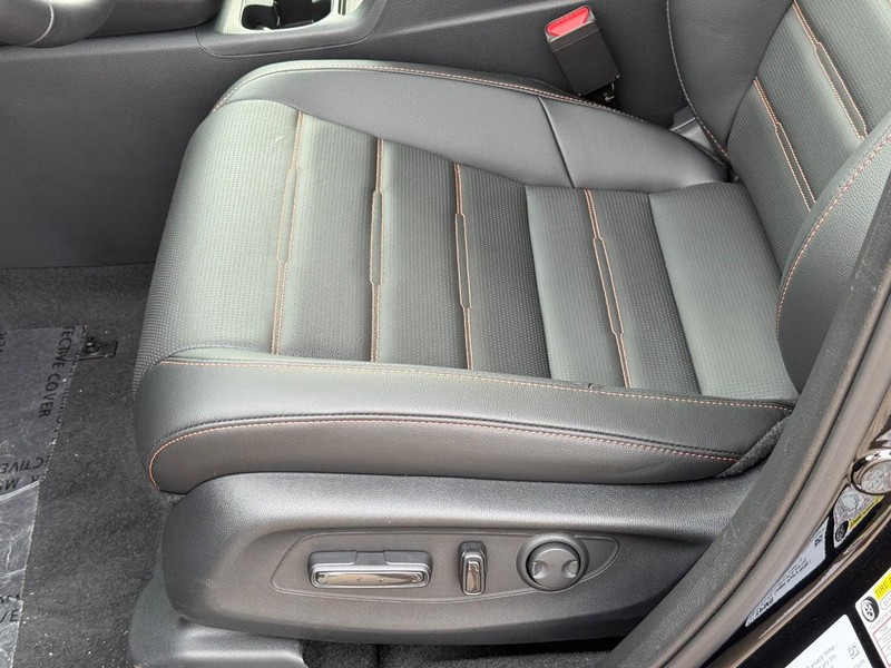 Honda CR-V Hybrid Vehicle Image 17
