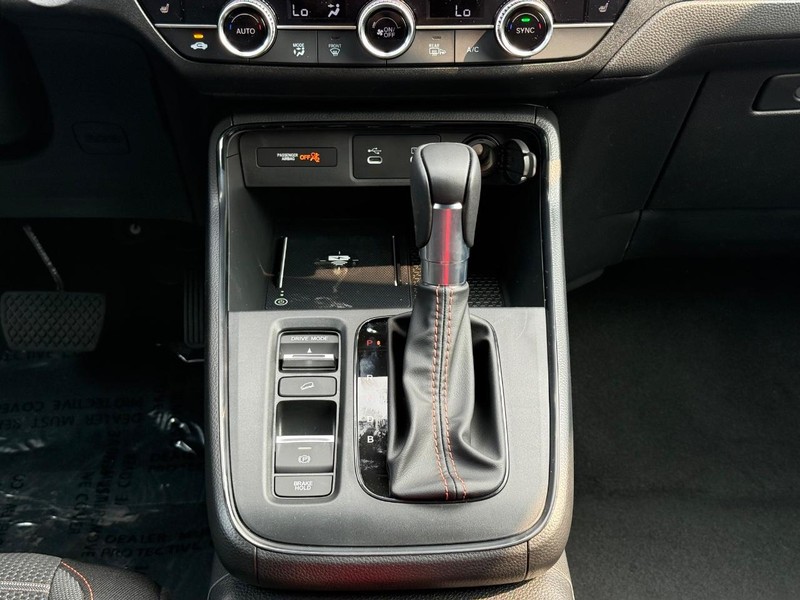 Honda CR-V Hybrid Vehicle Image 8