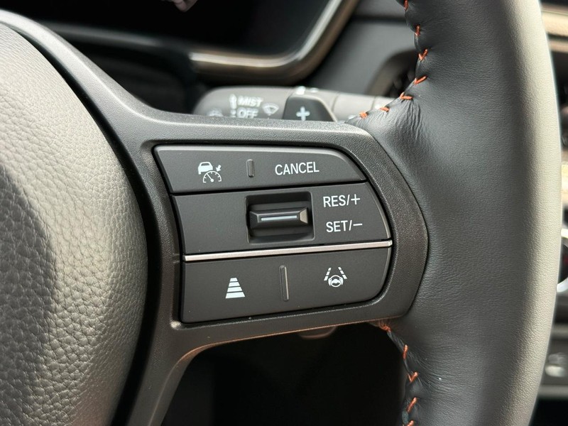 Honda CR-V Hybrid Vehicle Image 12