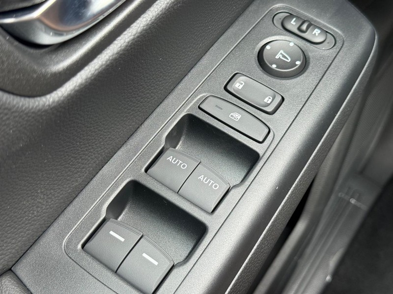 Honda CR-V Hybrid Vehicle Image 15