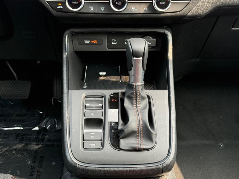 Honda CR-V Hybrid Vehicle Image 8