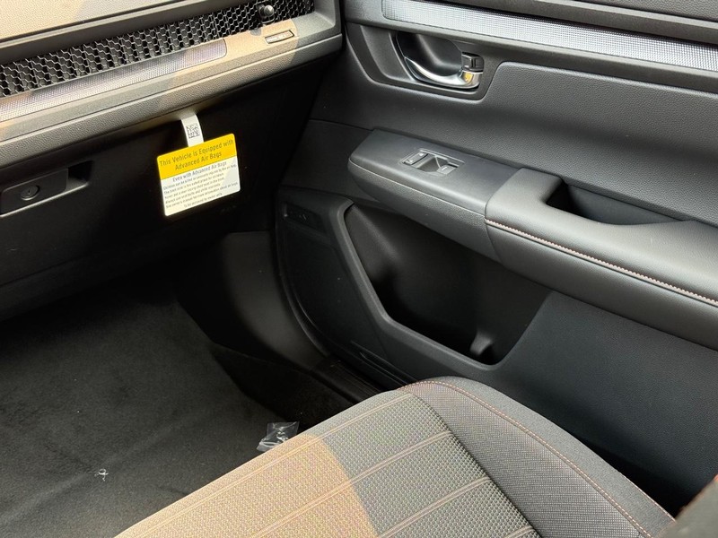 Honda CR-V Hybrid Vehicle Image 10
