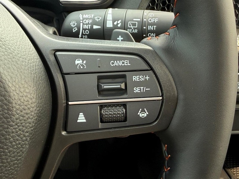 Honda CR-V Hybrid Vehicle Image 12