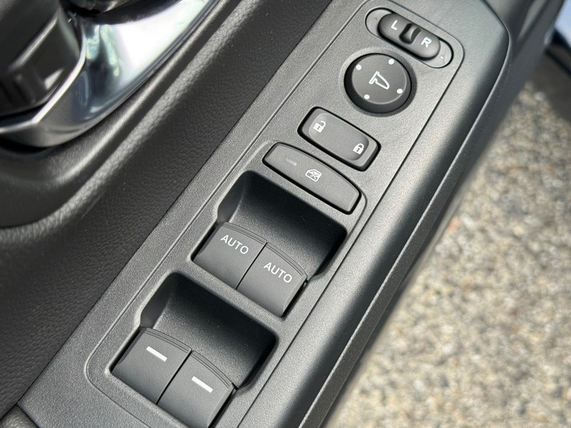 Honda CR-V Hybrid Vehicle Image 15