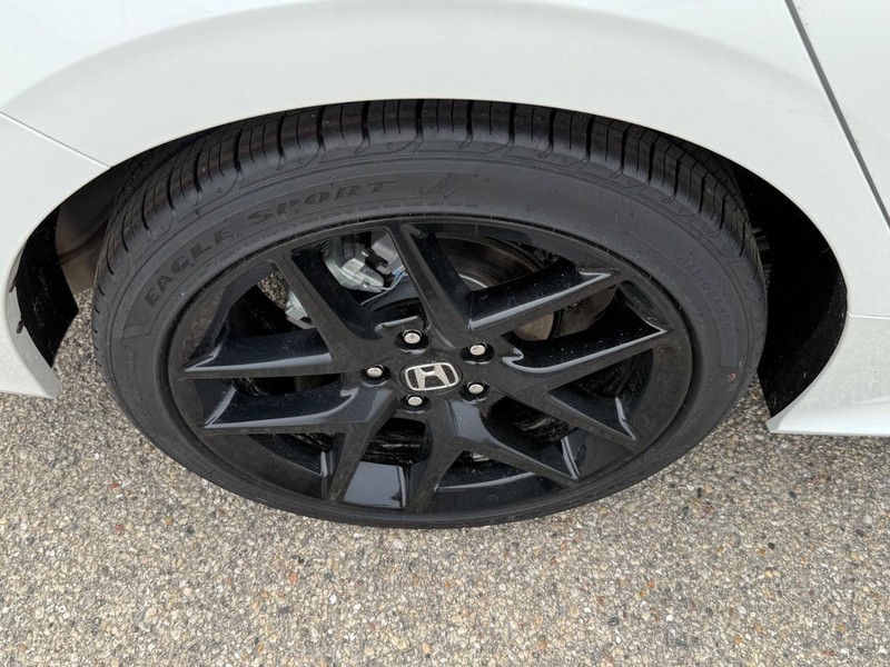 Honda Civic Sedan Vehicle Image 4