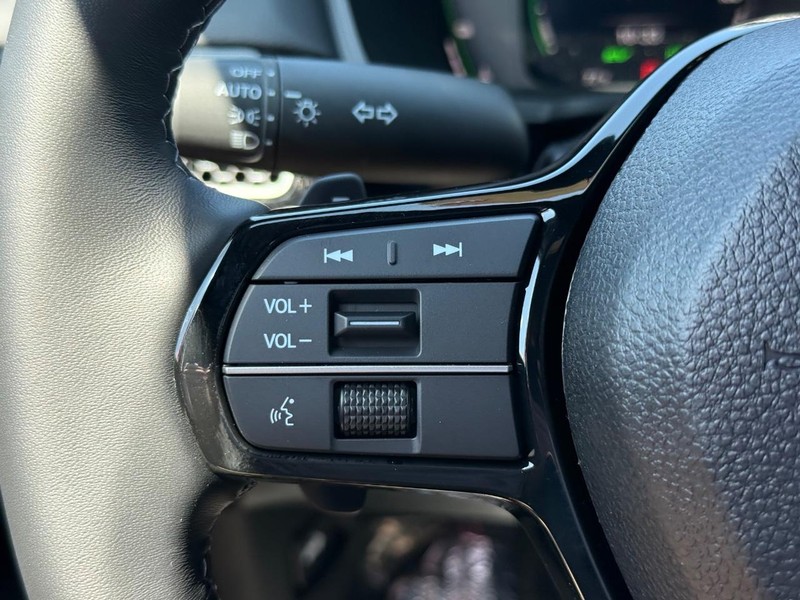 Honda Civic Sedan Hybrid Vehicle Image 11