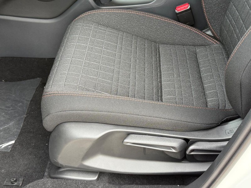 Honda HR-V Vehicle Image 16